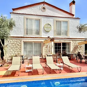 Otel Rebetiko
